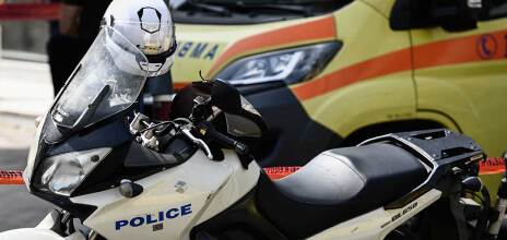 Μηχανή της Αστυνομίας και ασθενοφόρο ΕΚΑΒ