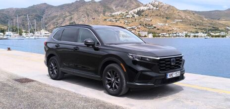 Οδηγούμε το αυτοφορτιζόμενο Honda CR-V στην πιο ώριμη εκδοχή του