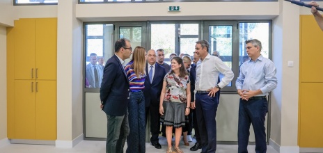Ο Κυριάκος Μητσοτάκης και η Σοφία Ζαχαράκη στο 1ο Ειδικό Σχολείο Καισαριανής