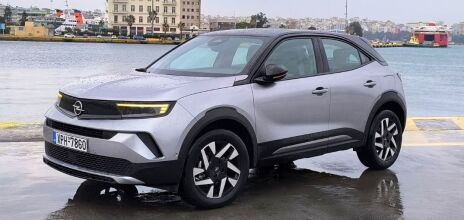 Οδηγούμε το compact SUV Opel Mokka 1.2 που δεν μπορεί να προσπεράσεις