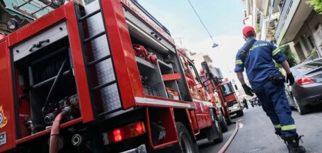 Πυροσβέστης και πυροσβεστικά οχήματα