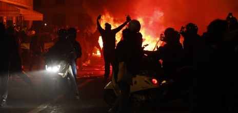 Ένταση και επεισόδια στη Γαλλία: 800.000 πολίτες στους δρόμους - Διαδηλωτής έχασε το χέρι του από χειροβομβίδα
