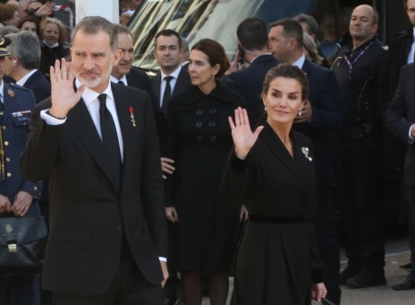 Ο Βασιλιάς Φίλιππος και Η Βασίλισσα Λετίθια της Ισπανίας στην κηδεία του Κωνστνατίνου Β΄