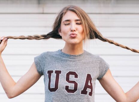 Τι τρέχει με την «κοριτσοποίηση» της μόδας;