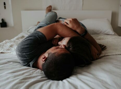 Χαράς ευαγγέλια! Η Gen Z κάνει σεξ! 