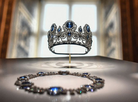 Οι συναρπαστικές ιστορίες πίσω από τα κλεμμένα κοσμήματα του Λούβρου