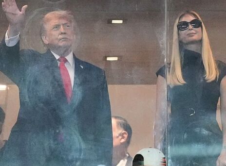 Ιβάνκα Τραμπ: Tα γυαλιά που άναψαν φωτιά στις φήμες για νέες πλαστικές