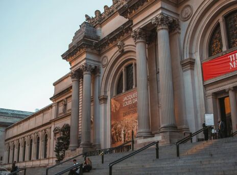 Met Gala 2026: Το Met Museum αποκαλύπτει το νέο θέμα – «Costume Art» ενώνει μόδα και εικαστικά