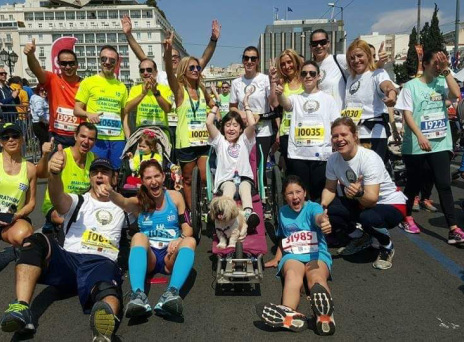 Η Μαριλένα Γερογιάννη με σύνδρομο Οκαμότο τρέχει με τη Μαλλού στο Μαραθώνιο