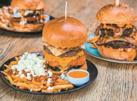 Μπαρ Μπεε Κιου:  Ο θρυλικός ναός του  «Μπιφτεκόψωμου»