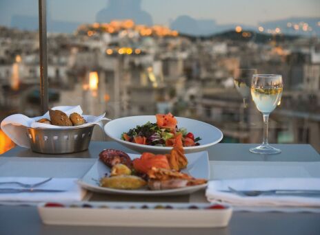 Clair De Lune: Το ταξίδι σου στο φεγγάρι ξεκινάει από το roof garden του Novotel Athens