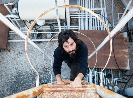 Ο μουσικός Αντώνης Αντωνίου μιλάει στην ATHENS VOICE για το προσωπικό του άλμπουμ «Θρόισμα», την περιοδεία των Monsieur Doumani στην Ιαπωνία και τη rock στροφή του.