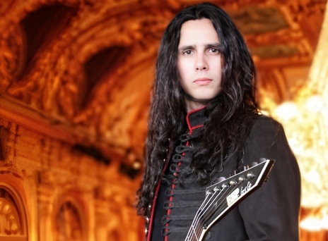 O Gus G μιλάει στην ATHENS VOICE πριν τις συναυλίες των Firewind σε Αθήνα και Θεσσαλονίκη για τη μουσική του πορεία και τις συμβουλές που του έδωσε ο Ozzy Osbourne.