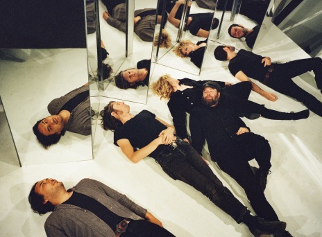 Συνέντευξη The Black Angels: Ο τραγουδιστής του psychedelic rock συγκροτήματος, Alex Maas, μιλάει στην ATHENS VOICE για το νέο άλμπουμ «Wilderness Of Mirrors», τη μουσική και τη ζωή του