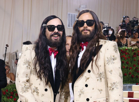 Ο καλλιτεχνικός διευθυντής του οίκου Gucci, με τον ηθοποιό Jared Leto, στο Met Gala 2022