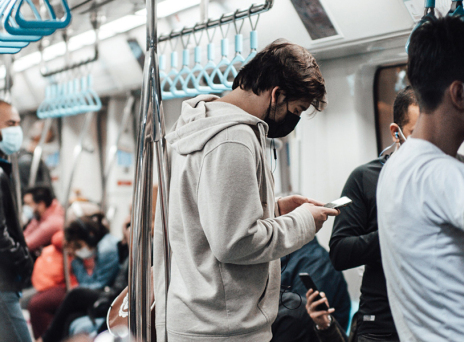 Ο ρόλος της ιολογίας στις συνεχείς προκλήσεις των ειδικών πληθυσμών έναντι της COVID-19 λοίμωξης