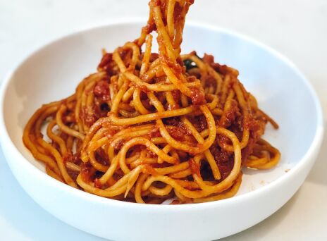 Μακαρονάδα με pesto λιαστής ντομάτας