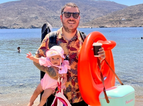 Η Τήνος του Άνταμ Κοντοβά