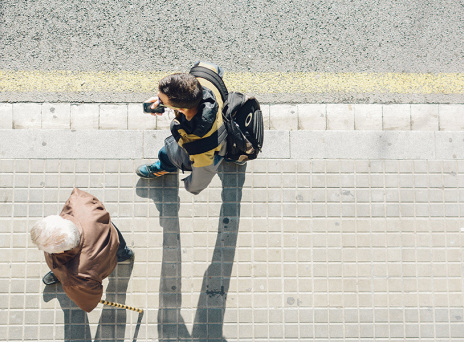 7 τρόποι να μετατρέψεις το περπάτημα σε άσκηση για τους κοιλιακούς