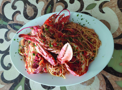 Ψ...art με θέα: Φοβερή ψαροφαγία στο ειδυλλιακό Μικρολίμανο