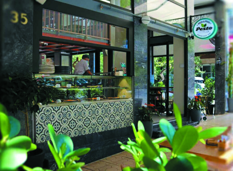 Pesto Pizza & Pasta:  Η πίτσα που λαχταράς