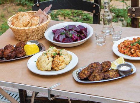 Αυλή: Για νόστιμους μεζέδες και παρεΐστικη διάθεση