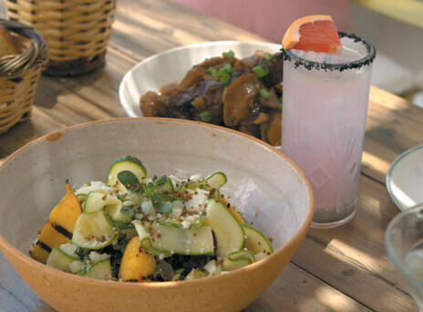 Γκρούβα: Το απίθανο «κουζινομπάρ» της Αμοργού