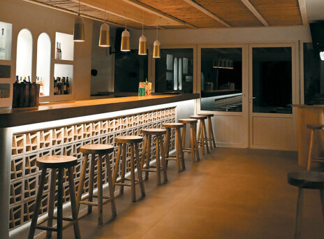 Noca Bar & Spirits: Το ολοκαίνουργιο bar της Κύθνου απογειώνει τα βράδια του καλοκαιριού