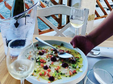 Χρυσόπετρο: Μεσογειακή κουζίνα με σύγχρονες πινελιές στη Σάμο