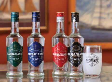Ούζο Βαρβαγιάννη: 164 χρόνια παράδοση, 6 γενιές ποτοποιίας, 4 ετικέτες αγαπημένου αποστάγματος