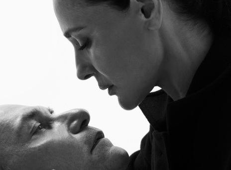 Η Μαρία Ναυπλιώτου και ο Γιώργος Αλεξανδρής στην παράσταση «Το Ακρωτήρι», στο θέατρο Ιλίσια