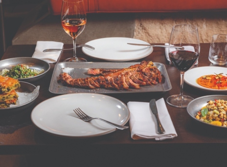 OX Athens: Μια κοσμική ψησταριά έτσι όπως την ονειρευτήκαμε