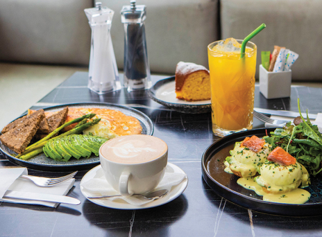 Bored: Υπέροχο smashed burger και signature cocktails