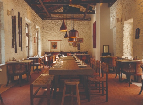 Cinapos: Το ολοκαίνουργιο μεζεδοπωλείο του Πάνου Ιωαννίδη είναι πολύ νόστιμο