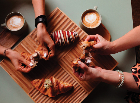 Cherry On Top: Στην πλατεία της Άνοιξης για λαχταριστά γλυκά & μοναδικό gelato