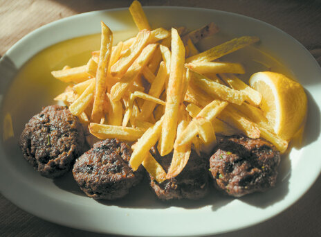 Ταβέρνα Μπάμπης: Η παράδοση της ελληνικής κουζίνας με ιστορία από το 1967