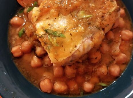 Ρεβίθια με μπακαλιάρο αχνιστό