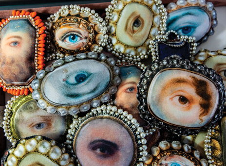 Naya jewellery: 24 χρόνια τέχνης στο κόσμημα από τη Νάγια Κουτσομπίνα