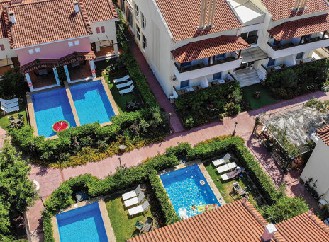 Corinthian Village: Όταν πολυτέλεια και ζεστή ατμόσφαιρα γίνονται ένα