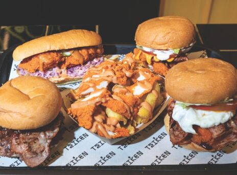 Τσίκεν The Van