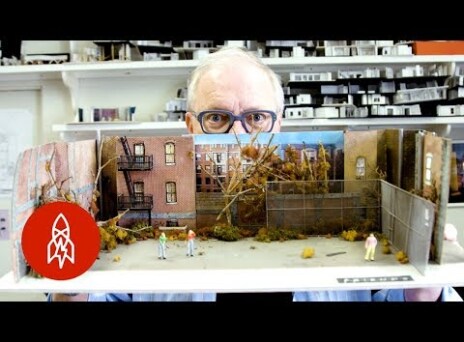 Ο άνθρωπος που έφτιαξε τα σκηνικά στα «Φιλαράκια» αποκαλύπτει