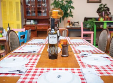 Πάμε Παράγκα: To χρωματιστό, πεντανόστιμο στέκι των Πετραλώνων