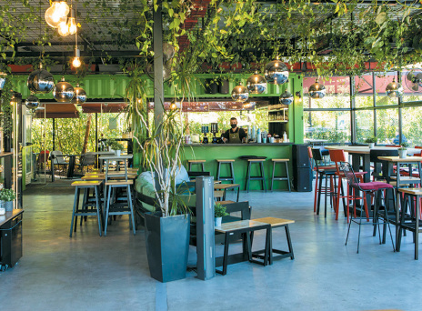 Bond Caffee: Υπέροχος καφές σε ατέλειωτο κήπο