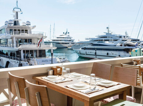 Hams & Clams: Το ατμοσφαιρικό oyster bar στη Μαρίνα Ζέας