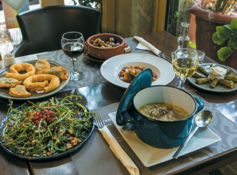 Κατσούρμπος: Tαξίδι στις γεύσεις της γνήσιας κρητικής κουζίνας