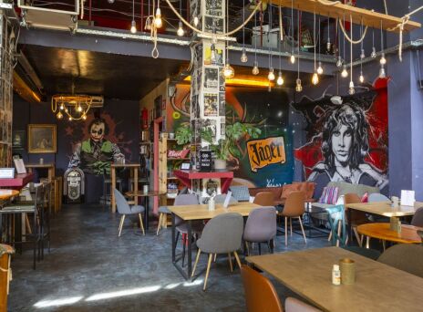 500 Μίλια Μακριά: Το all day στέκι του Κεραμεικού