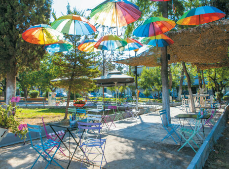 Μελίσματα, ένα υπέροχο παραδοσιακό μεζεδοκαφενείο