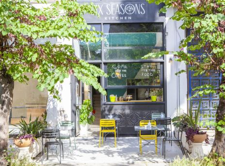 Six Seasons Kitchen: το στέκι που μαγειρεύει εποχιακά