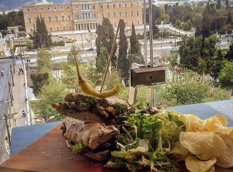 Public Cafe Βεράντα με θέα και νέο μενού