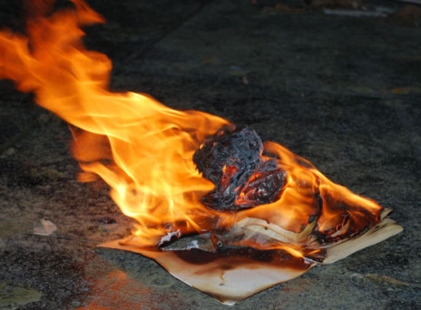 Καίγοντας λέξεις